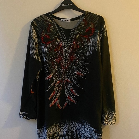 JVINI Tops - JVINI Black and Red Artistic Tunic